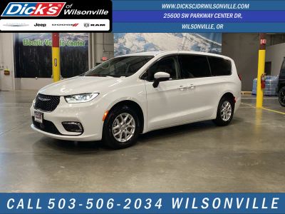 2023 Chrysler Pacifica Touring L in Bright White Clearcoat — front three-quarter view
