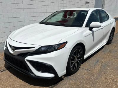 2022 Toyota Camry - Photo 1