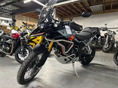 2026 Triumph TIGER 900 — front three-quarter view