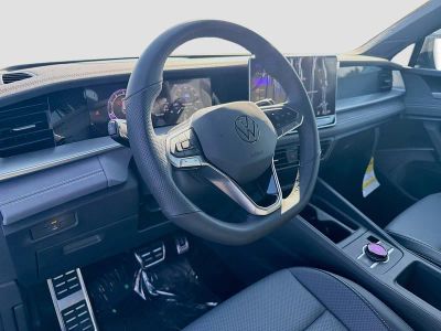 2026 Volkswagen Tiguan — photo 9 view