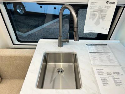 2027 Thor Motor Coach PALLADIUM — photo 10 view
