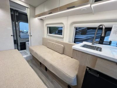2027 Thor Motor Coach PALLADIUM — photo 8 view