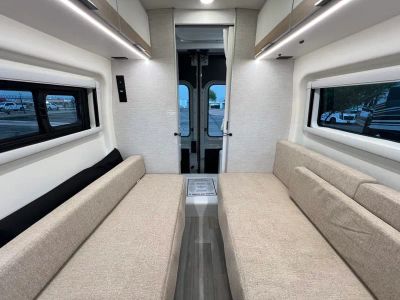 2027 Thor Motor Coach PALLADIUM — photo 15 view