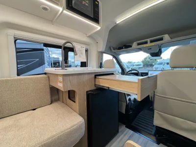 2027 Thor Motor Coach PALLADIUM — photo 9 view
