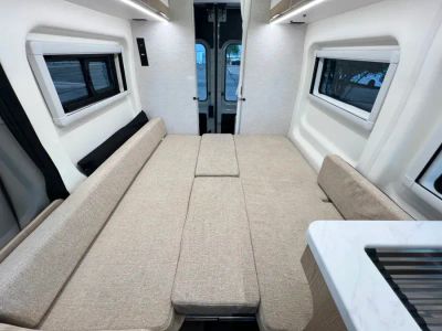 2027 Thor Motor Coach PALLADIUM — photo 16 view