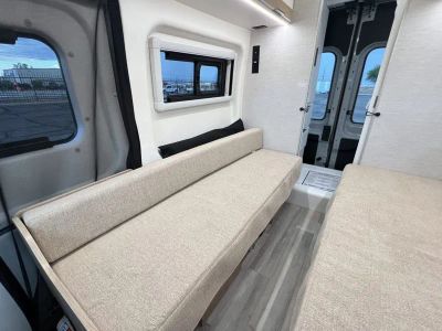 2027 Thor Motor Coach PALLADIUM — photo 14 view