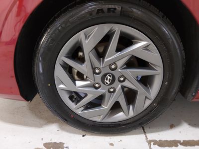 2024 Hyundai Elantra — photo 10 view