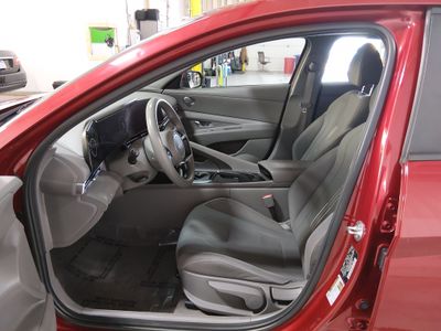 2024 Hyundai Elantra — photo 17 view