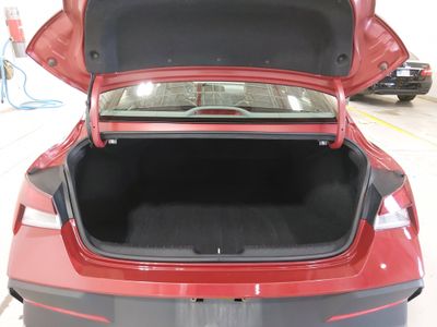 2024 Hyundai Elantra — photo 11 view