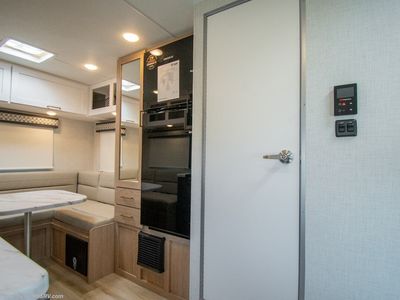 2026 Thor Motor Coach Quantum - Photo 10