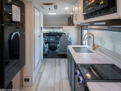2026 Thor Motor Coach Quantum - Photo 3