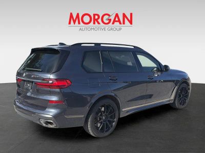 2022 BMW X7 — interior view