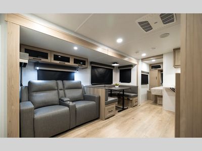 2027 Forest River RV Rockwood Ultra Lite — photo 9 view