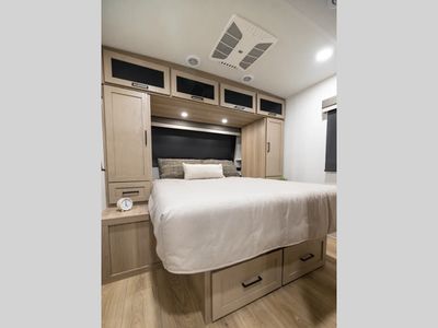 2027 Forest River RV Rockwood Ultra Lite — photo 12 view