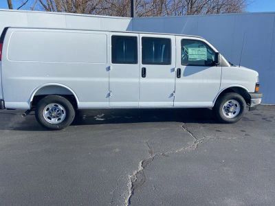 2025 Chevrolet Express Cargo — side profile view