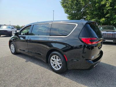 2024 Chrysler Pacifica — detail view