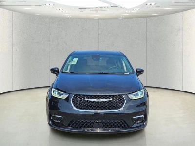 2024 Chrysler Pacifica — side profile view