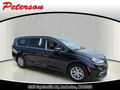 2024 Chrysler Pacifica Touring L in Diamond Black — front three-quarter view