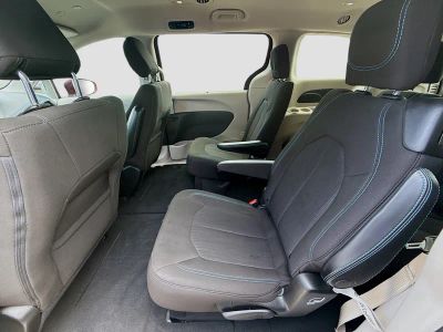 2021 Chrysler Pacifica — photo 21 view