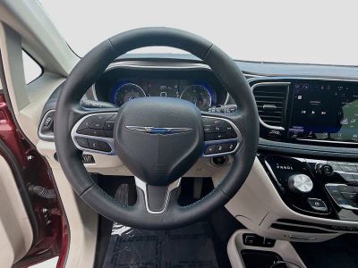 2021 Chrysler Pacifica — photo 8 view