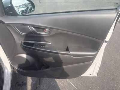 2023 Hyundai Kona SE - Photo 1