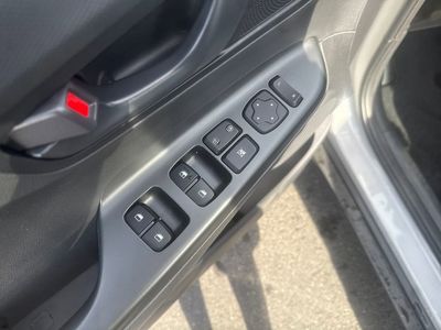 2023 Hyundai Kona SE - Photo 14