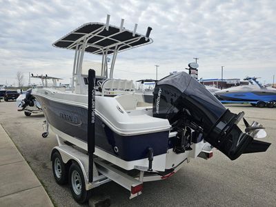 2025 Robalo R200 - Photo 4