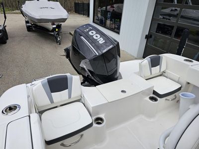 2025 Robalo R200 - Photo 6
