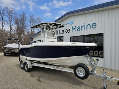 2025 Robalo R200 - Photo 1