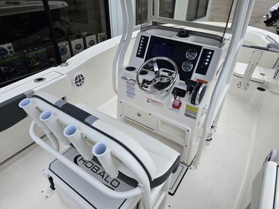 2025 Robalo R200 - Photo 8