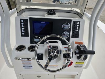 2025 Robalo R200 - Photo 9
