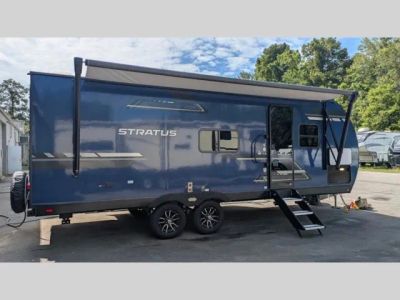 2025 Venture RV Stratus — rear three-quarter view