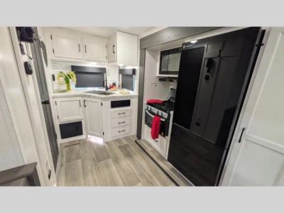 2025 Venture RV Stratus — photo 16 view