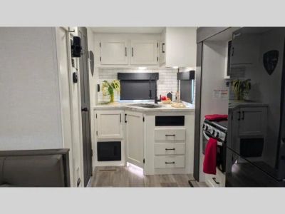 2025 Venture RV Stratus — photo 13 view