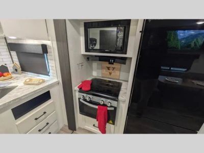 2025 Venture RV Stratus — photo 17 view