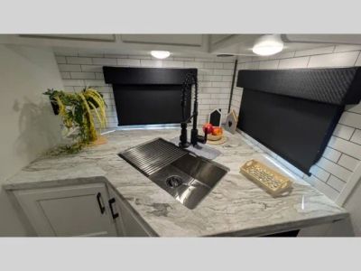 2025 Venture RV Stratus — photo 14 view