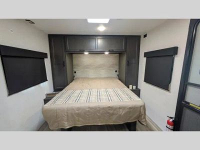 2025 Venture RV Stratus — photo 26 view