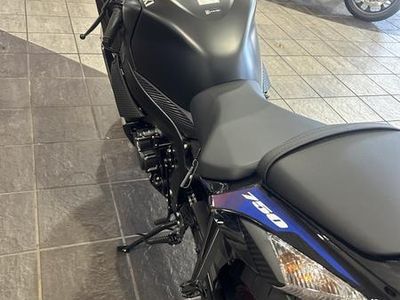 2026 Suzuki GSX-R750 — photo 7 view