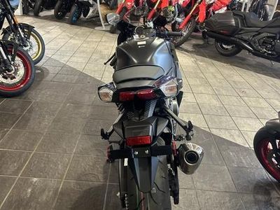 2026 Suzuki GSX-R750 — interior view