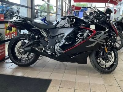 2026 Suzuki Hayabusa — front three-quarter view