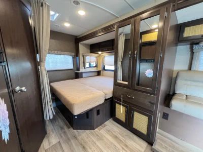 2018 Thor Motor Coach FREEDOM ELITE — photo 13 view