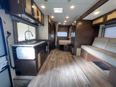 2018 Thor Motor Coach FREEDOM ELITE — interior view