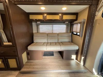 2018 Thor Motor Coach FREEDOM ELITE — photo 12 view