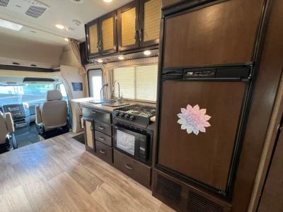 2018 Thor Motor Coach FREEDOM ELITE — photo 8 view