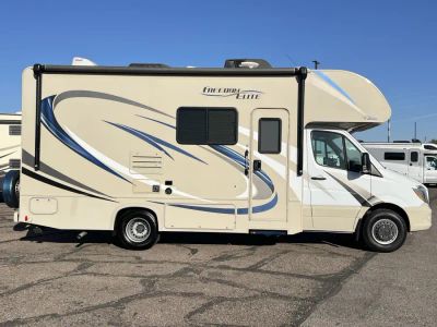 2018 Thor Motor Coach FREEDOM ELITE — photo 19 view