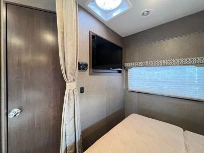 2018 Thor Motor Coach FREEDOM ELITE — photo 15 view