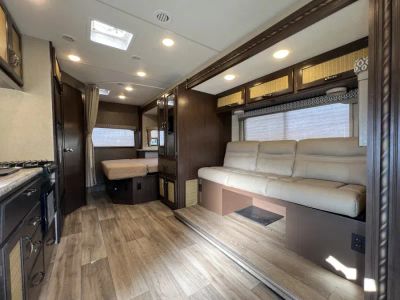 2018 Thor Motor Coach FREEDOM ELITE — photo 11 view
