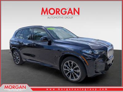2026 BMW X5 xDrive40i in Carbon Black Metallic — front three-quarter view