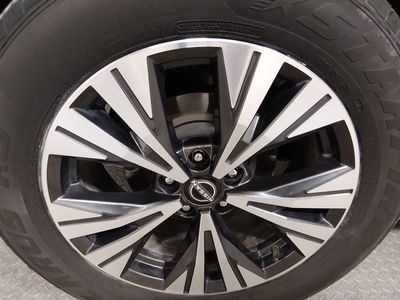 2023 Nissan Rogue — photo 10 view