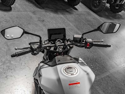 2025 Honda CB750 Hornet - Photo 8